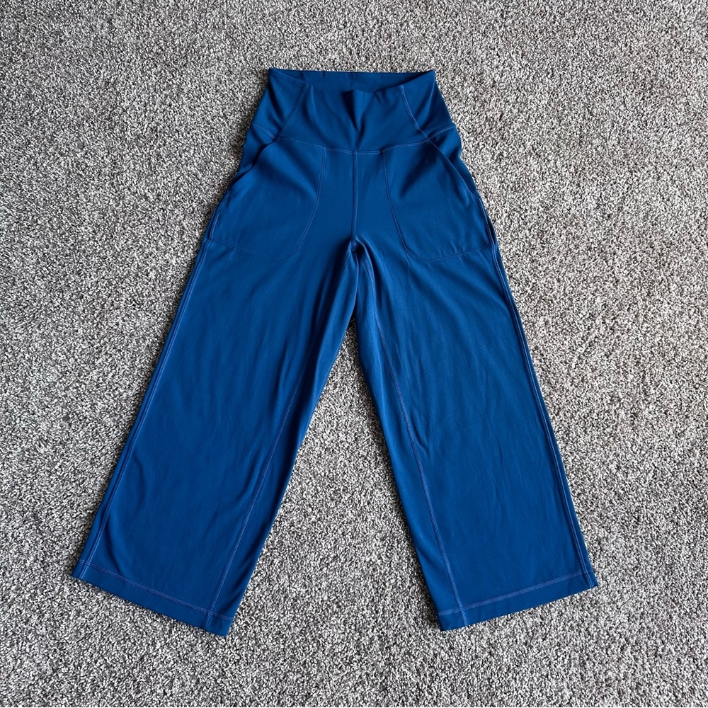 lululemon Align Super-High-Rise Wide-Leg Crop size 4